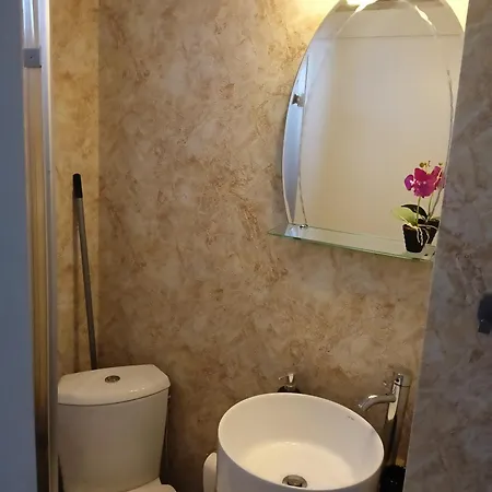 בית אירוח Crystal *