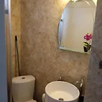 Gazde/Camere de închiriat Crystal *