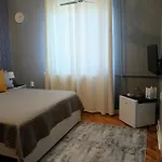 Gazde/Camere de închiriat Crystal *
